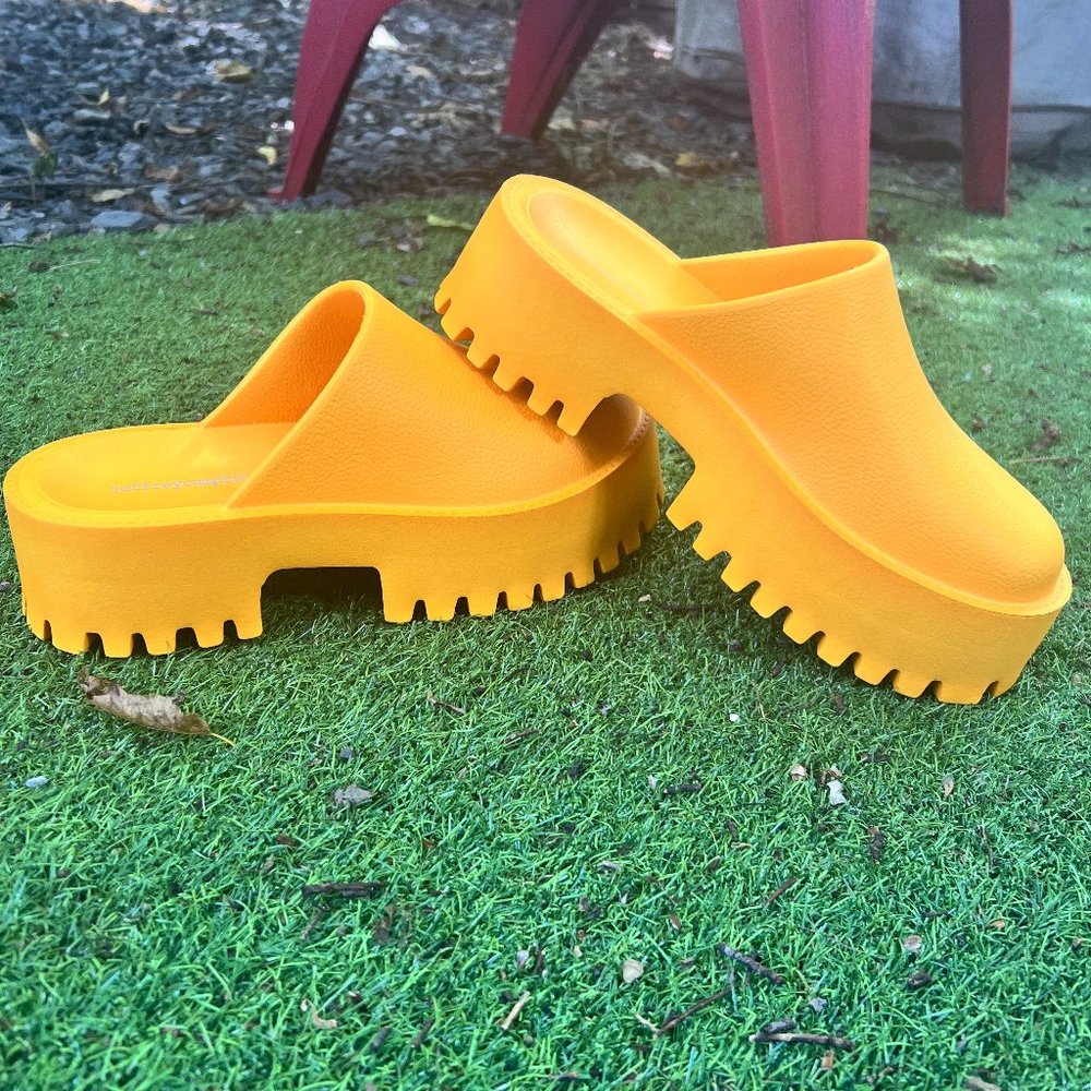 Jeffrey Campbell Clogge in Yellow